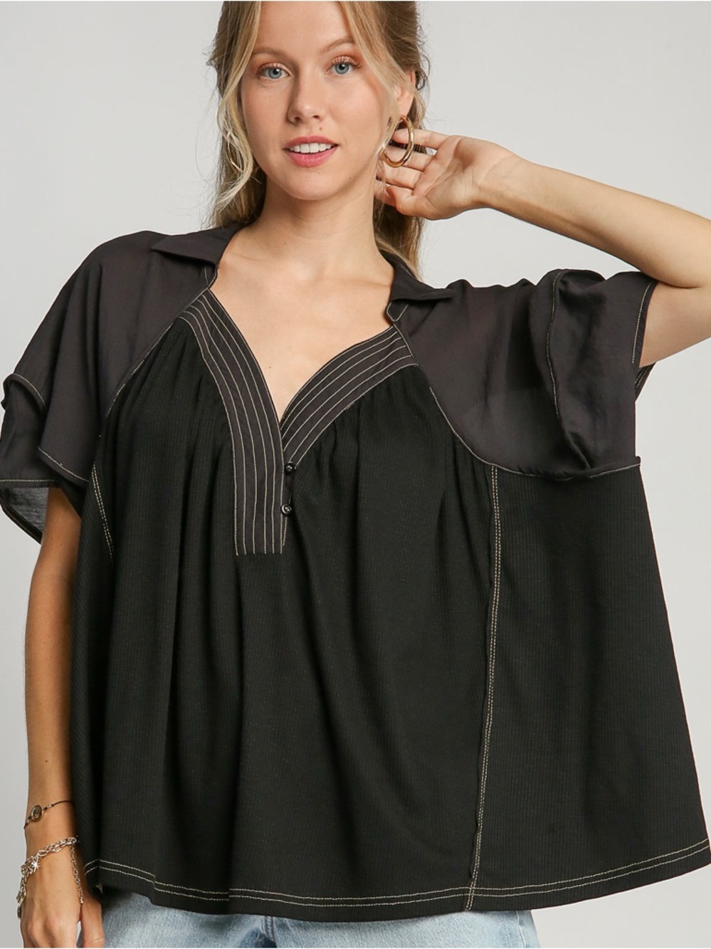 Umgee Black Short-Sleeve V-Neck Tunic with Contrast Stitching